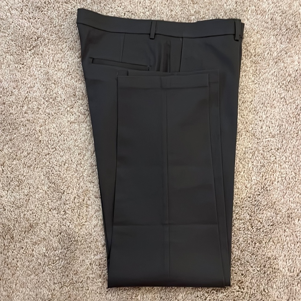 Haggar 34x32 dress khaki Gray